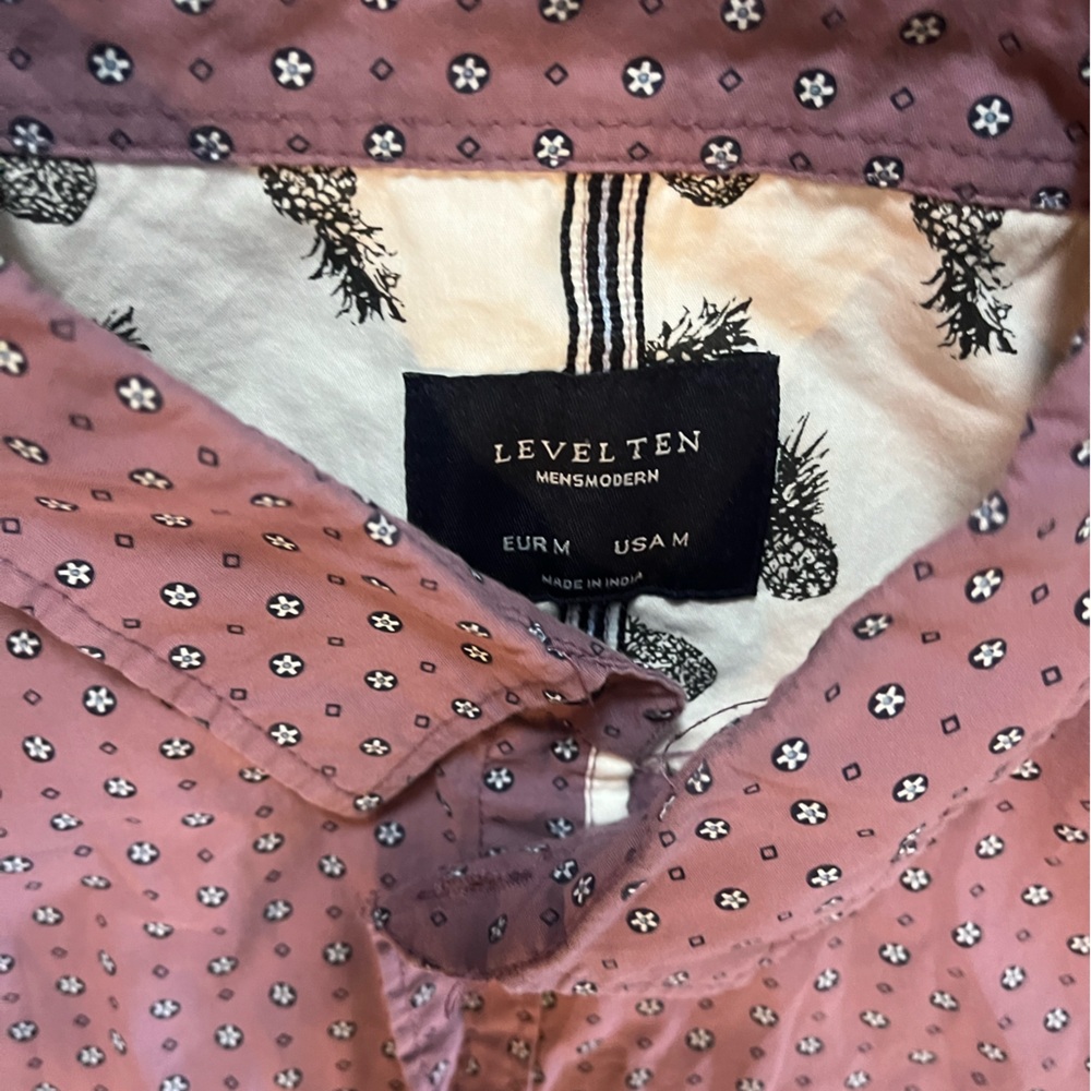 Men’s purple short sleeve button down shirt.